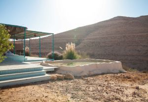 חוות נאות: חוויית לינה מדברית